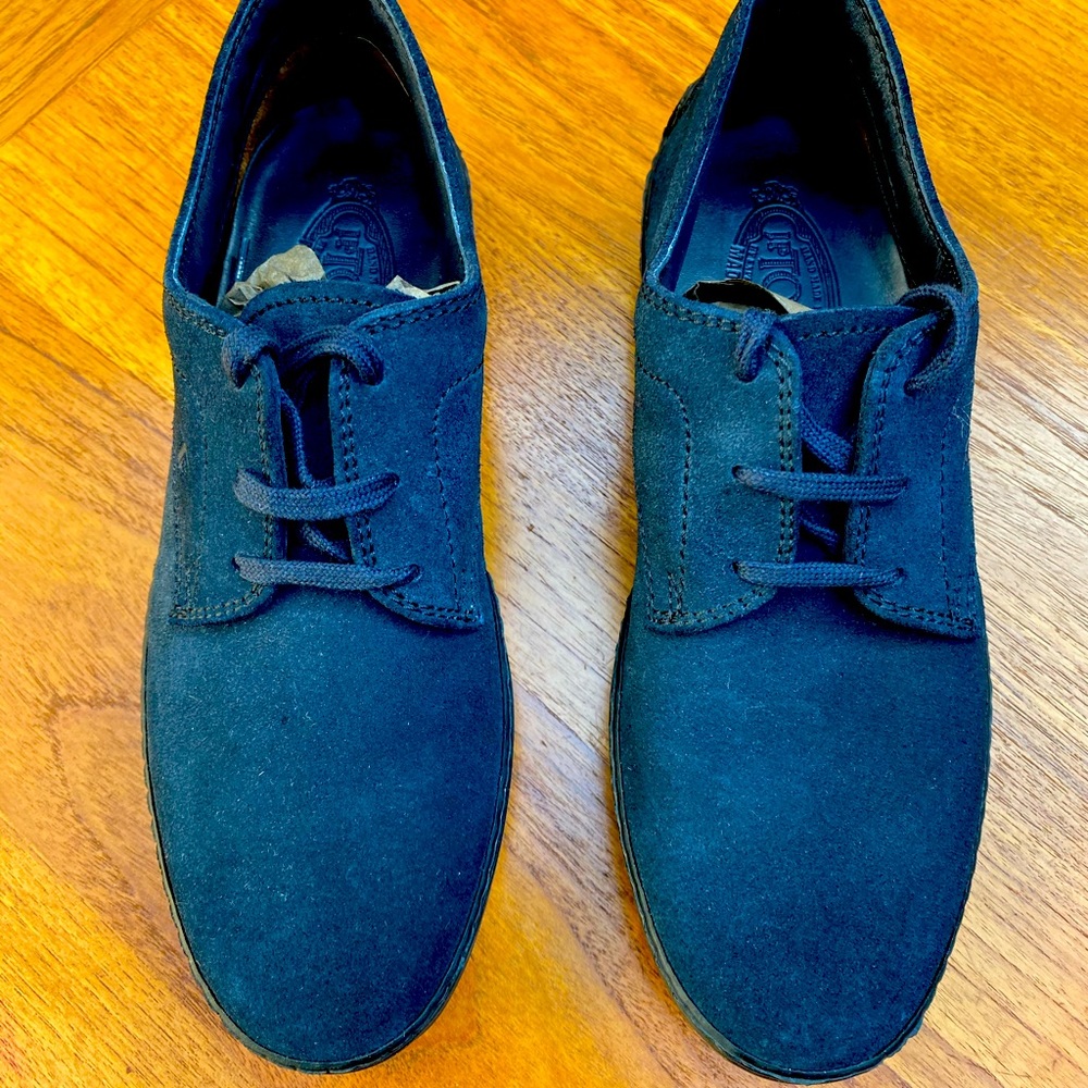 NIB Tod’s Women’s Navy Walking Shoes 8 US $525